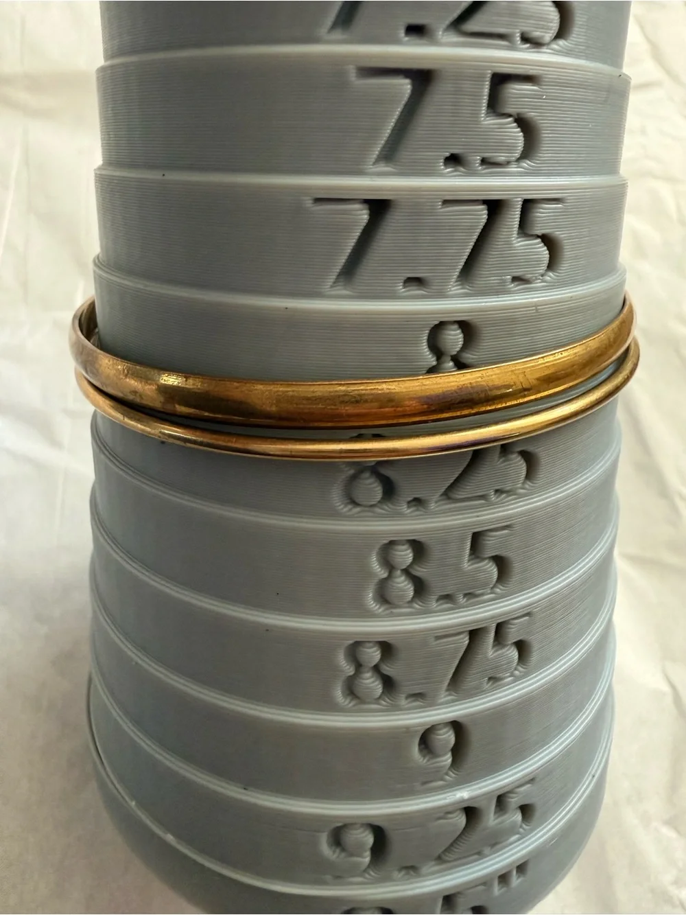 N/A elegant gold
